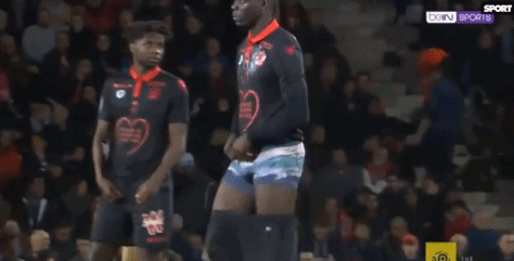 颜骏凌：武磊赛前对球队做了动员，我们争冠经验丰富没有包袱