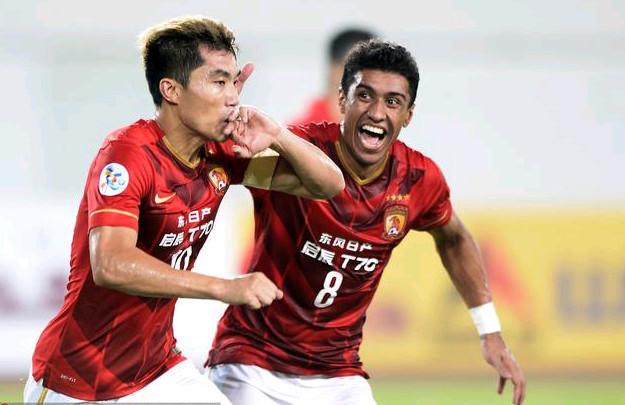 迪乌夫：过去我从没踢过右路，但只要能帮助球队我都愿意去做