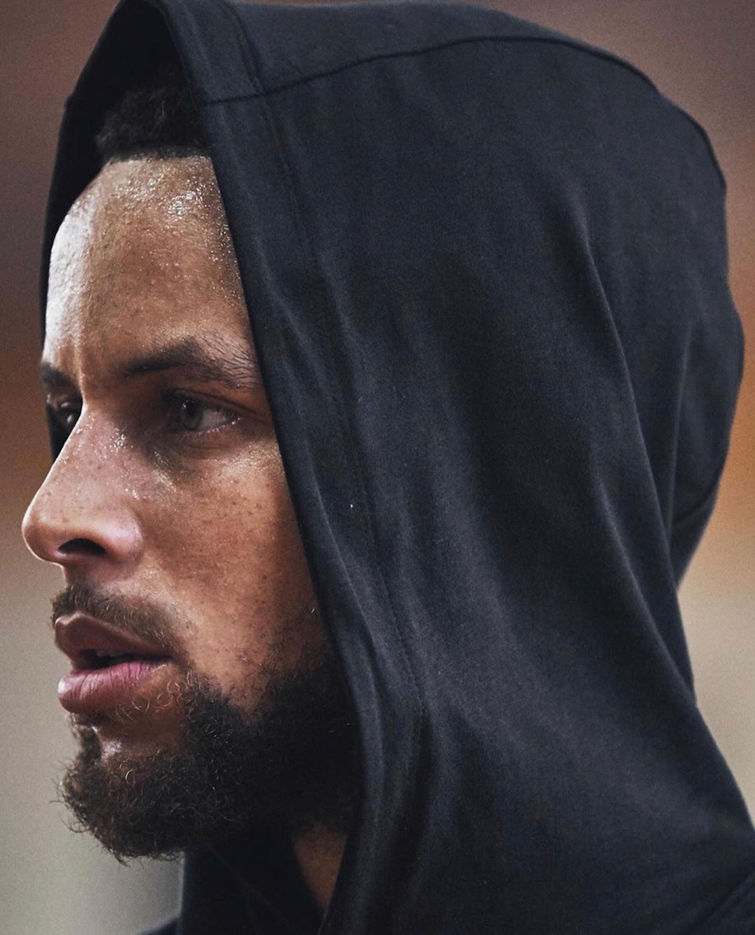 记者：汪士钦这张红牌就是多年来中国足球陋习的真实写照（记者：汪士钦这张红牌是中国足球多年陋习的缩影）