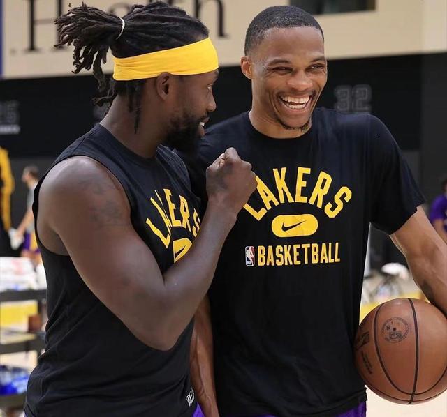 罗马诺：凯恩完全专注于拜仁，双方即将进行续约谈判（罗马诺：凯恩心无旁骛投身拜仁，续约谈判即将启动）